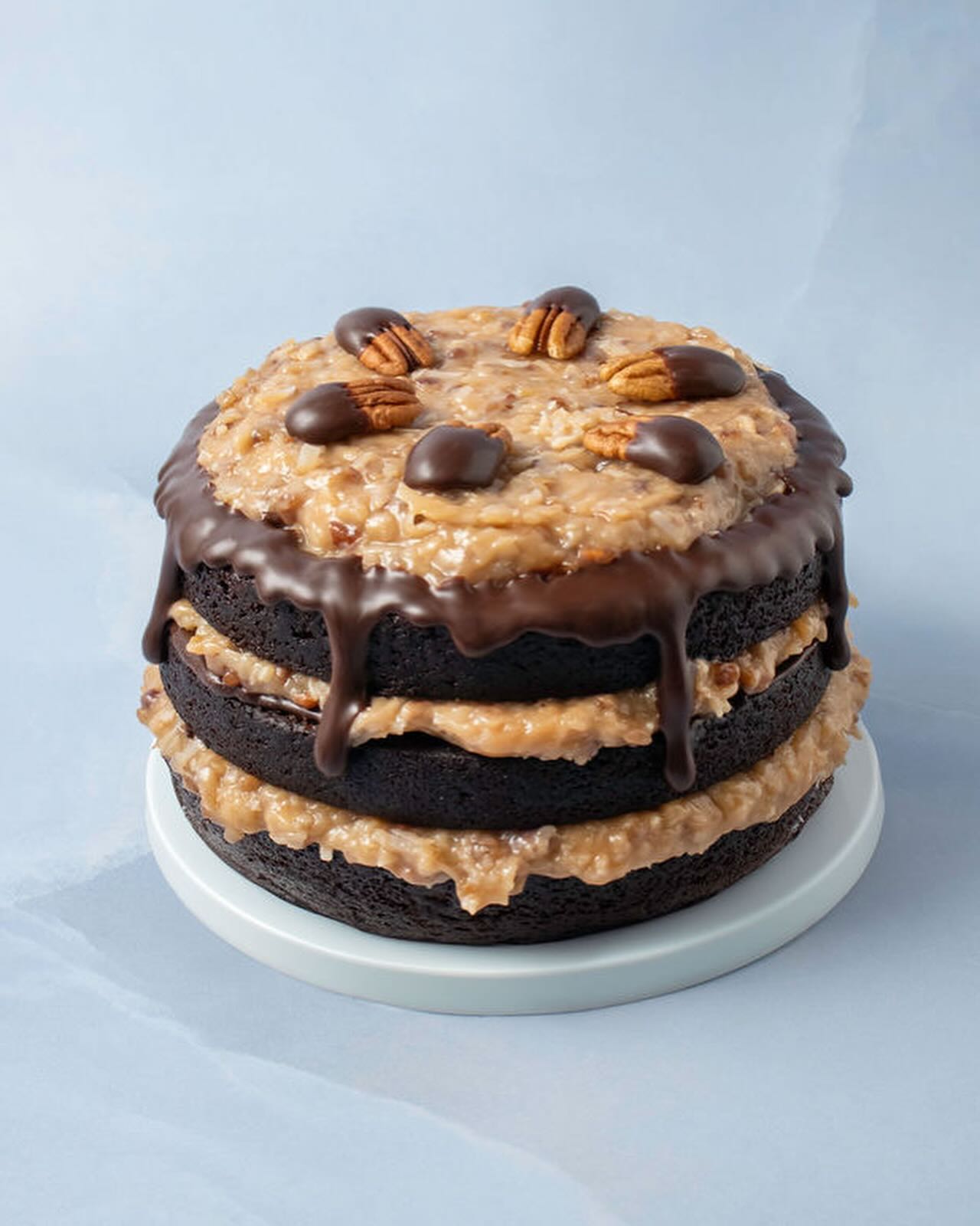 Holiday pre-orders are now available! Swipe to check out our whole menu, and place your orders online for pickup from December 20th through 24th. 🎄