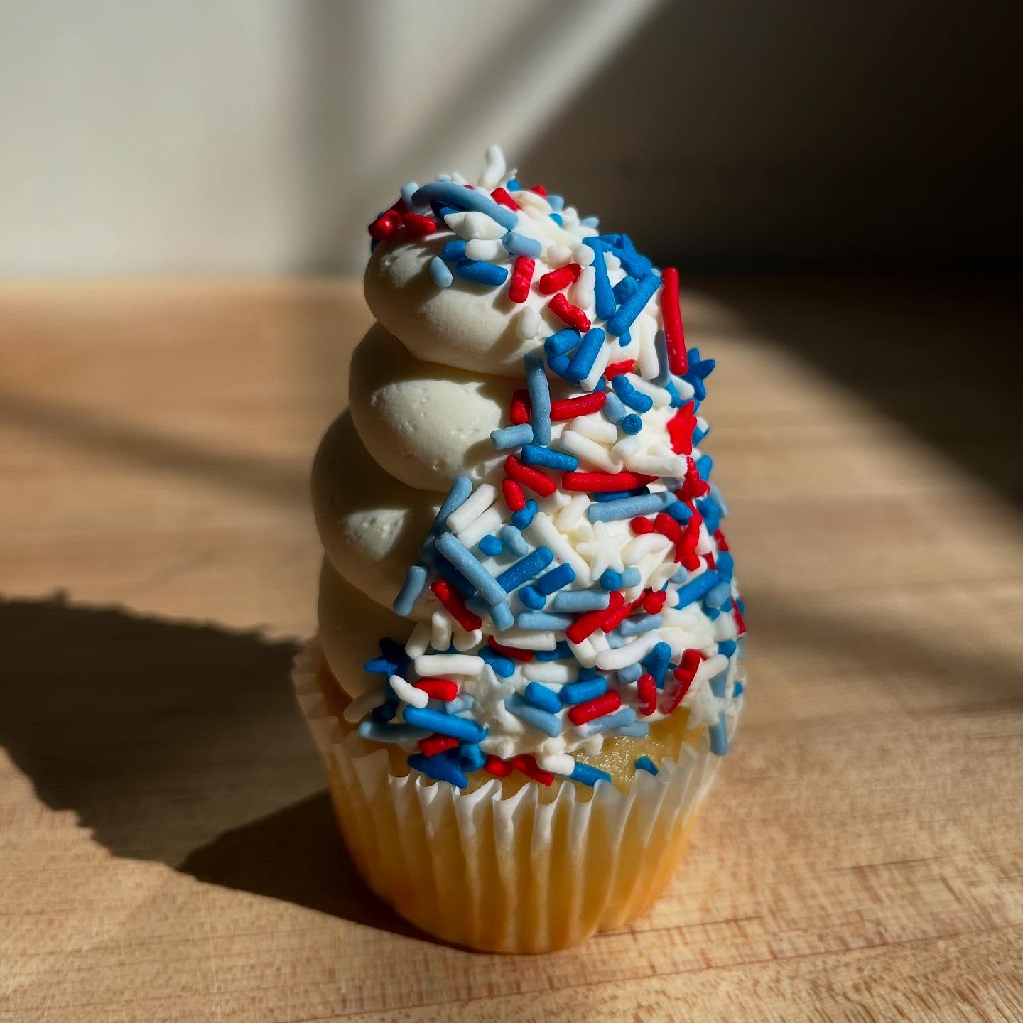 Batch is open today, July 4th! We’ll see you from 7am til 5pm. Swing by for treats for your barbecue, picnic, or just because it’s Friday! 💙 normal hours through the weekend